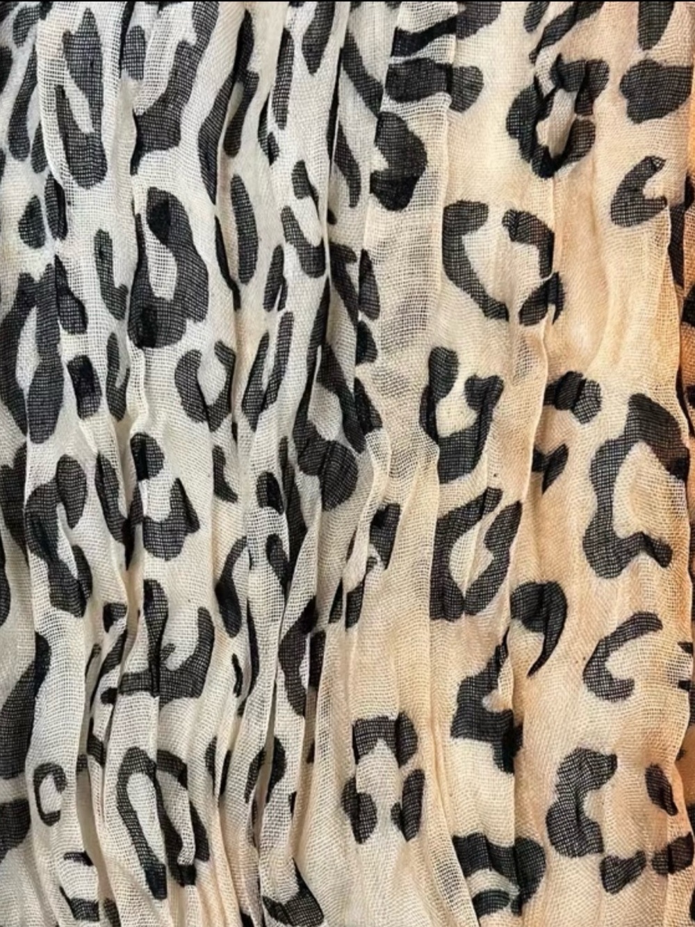 🌷NEW🌷Leopard Print Lightweight Scarf in Black and Cream